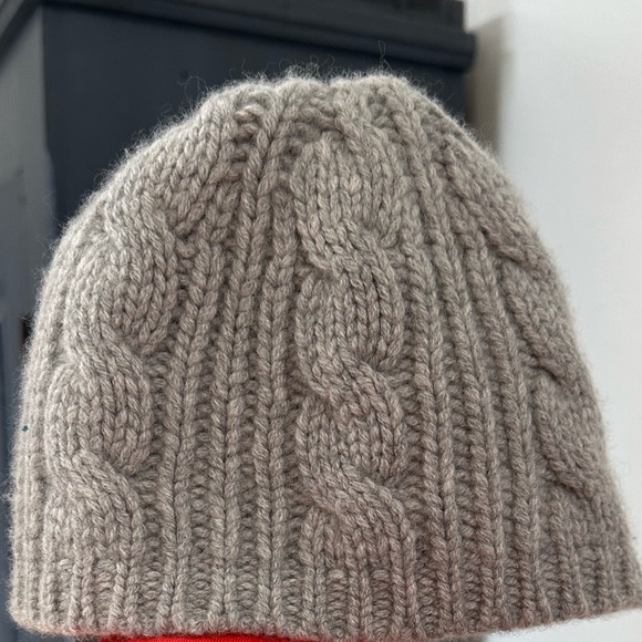 Banana Republic 100% Cashmere Cable Knit Gray Beanie - Picture 3 of 14